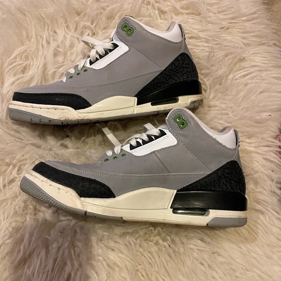 Nike Air Jordan 4 Retro Chlorophyll - Picture 3 of 6